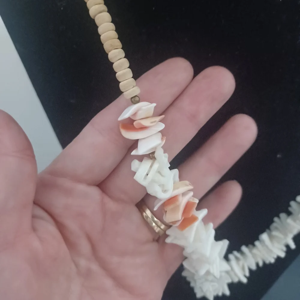 Vintage Shell and wood Bead Necklace - Picture 7 of 8